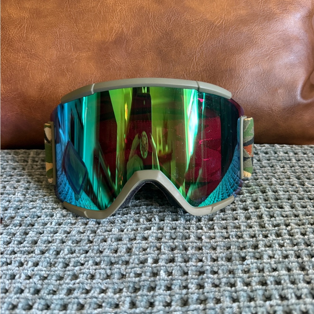 SMITH Squad XL Goggles with Mirrored (greens/blue) Lens